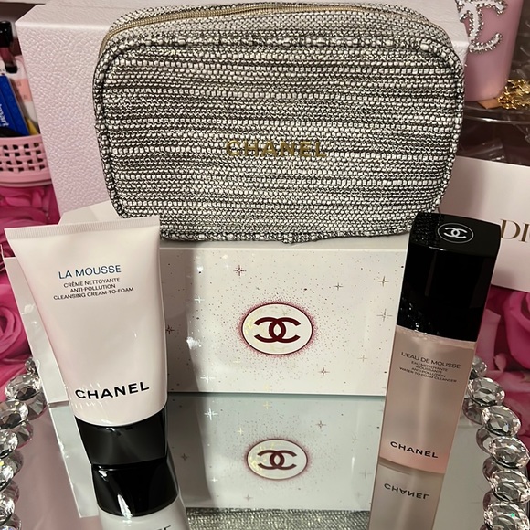 CHANEL Other - - 🖤⛄️🖤⛄️Chanel Routine Reset Holiday Set